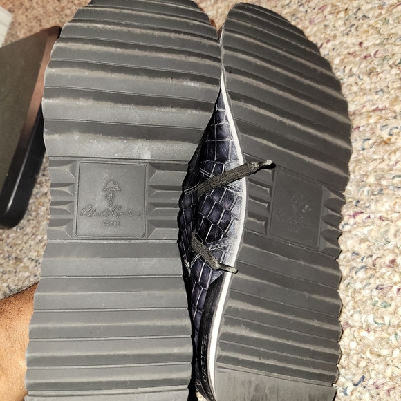 Robert Graham Sneakers - Picture 5 of 5